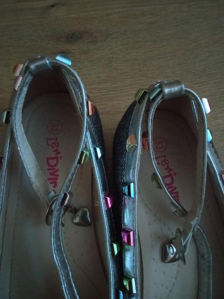 Riflové balerínky, 32