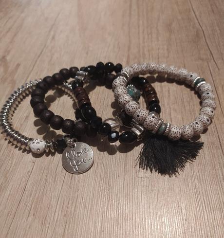 Náramok s príveskom, 