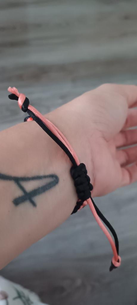 Naramok s menom sisa,