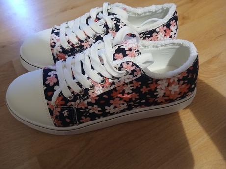 Dámske krásne topánky, 37