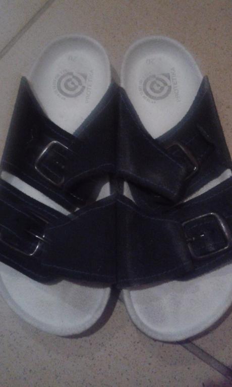 Kvalitné sandále tmavomodré, protetika,20