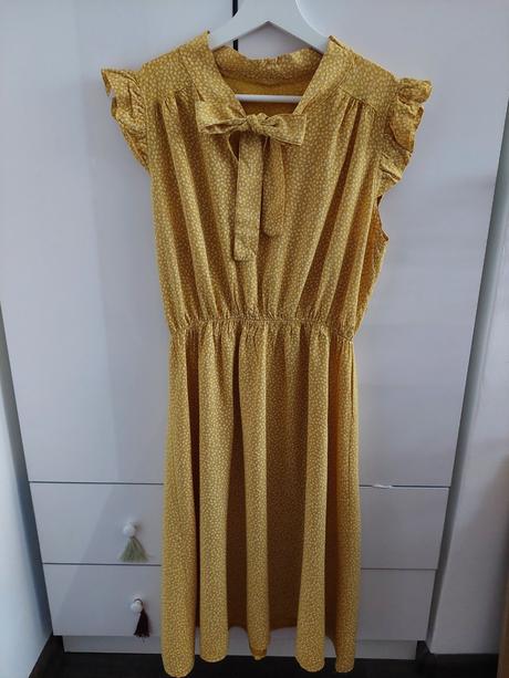 Žlté  kvietkované šaty, 