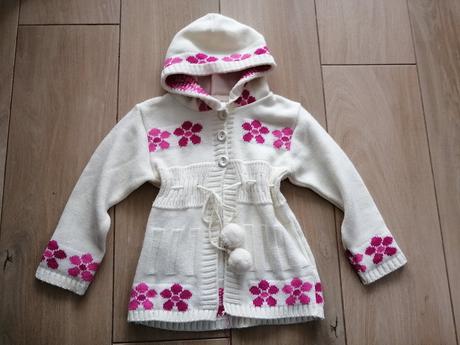 Svetrík s brmbolcami, 98