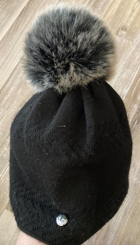 Dámska zimná čiapka s brmbolcom, 