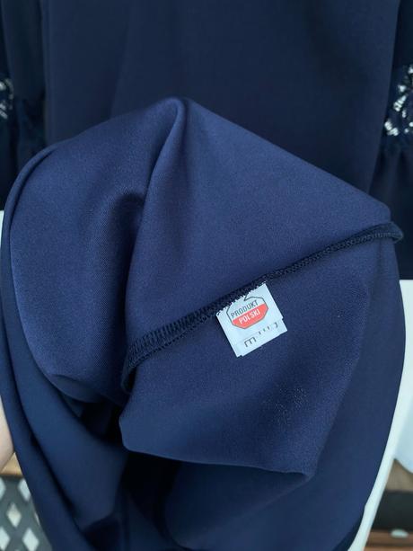 Spoločenské krátke šaty s volánovými rukávmi, m