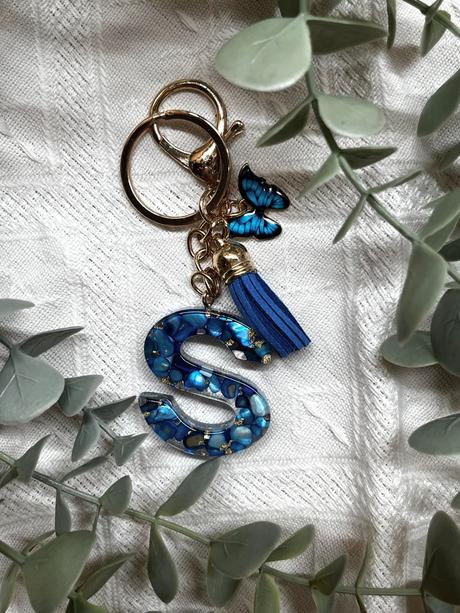 Ručne vyrobené živicové kľúčenky, 