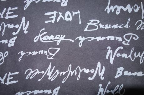 Popísaná mikina s veľkým golierom m/l, m