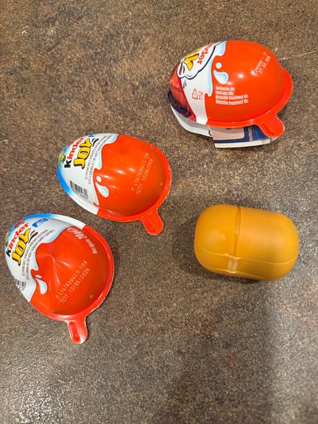 Nerozbalené kinder 4 kusy,