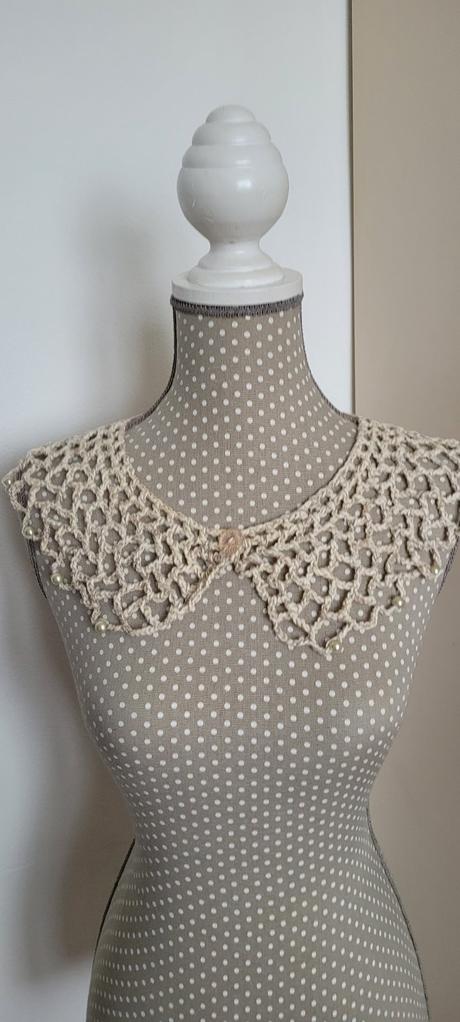 Háčkované goliere,