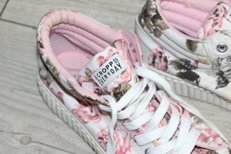 Kvetinkové tenisky, 37