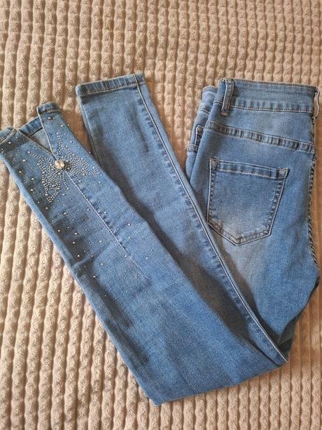 Elastické rifle - vzadu zdobené, s