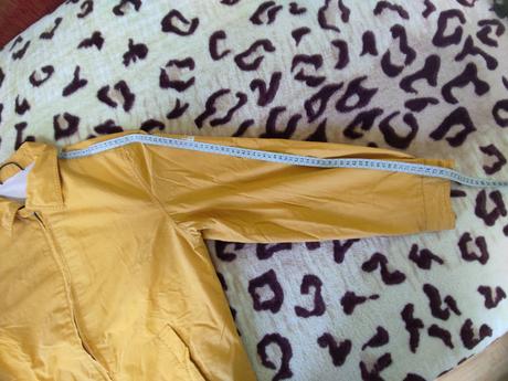 Zlta prechodna malo nosena bunda, velkost m-l, l