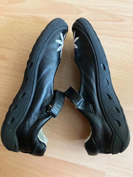 Čierne balerínky s kvetmi, 34