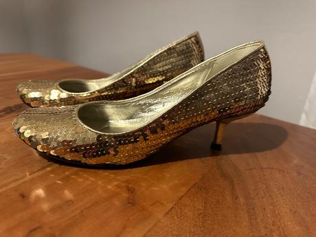 Spoločenské lodičky., 37