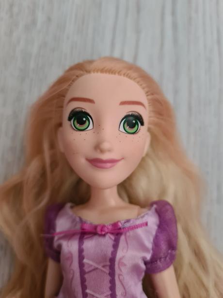 Barbie zlatovláska,