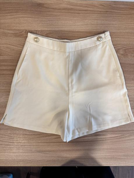 Šortky s vysokým pásom, sinsay,s