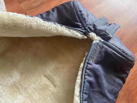 Teply fusak s kozusinou,