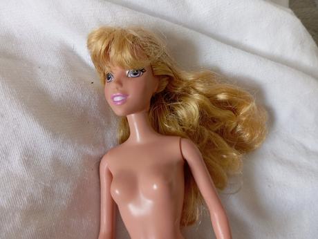 Mattel bábika aurora šípková ruženka,