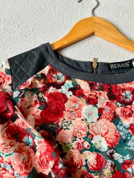 Dámska blúzka s kvetinovým vzorom, s