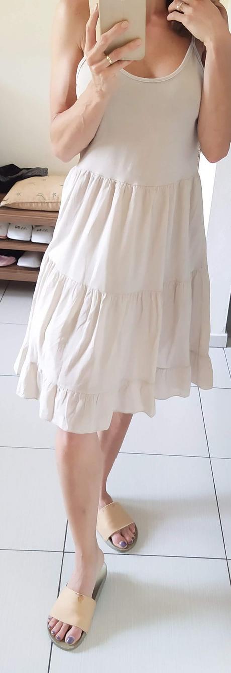 Ľahučké letné šaty s krásnym chrbátom, m