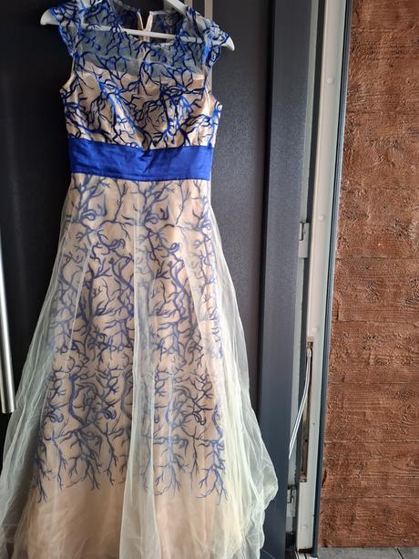 Dlhé spoločenské šaty s, s