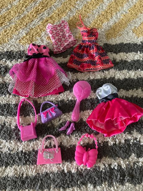 Šaty a doplnky pre barbie, 