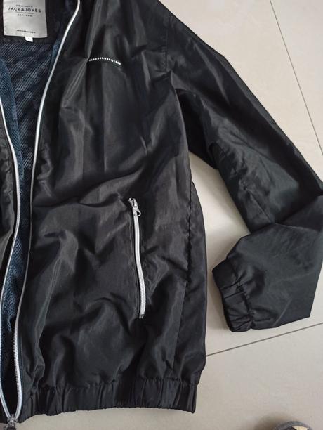 Tenká prechodná vetrovka, l