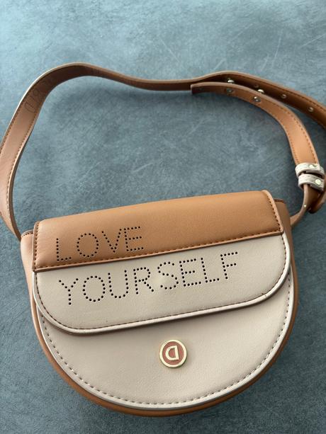 Desigual ľadvinka, desigual