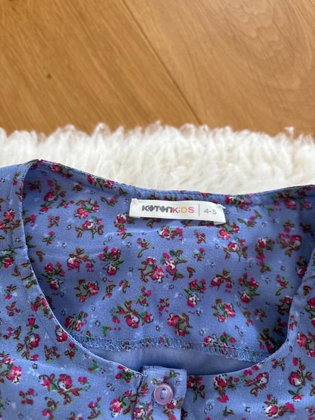 Kvetinove vzdusne saty, 110