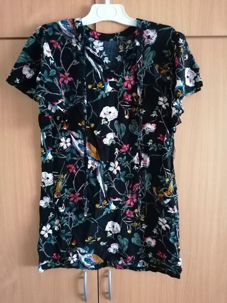 Kvetinové čierne šaty, 