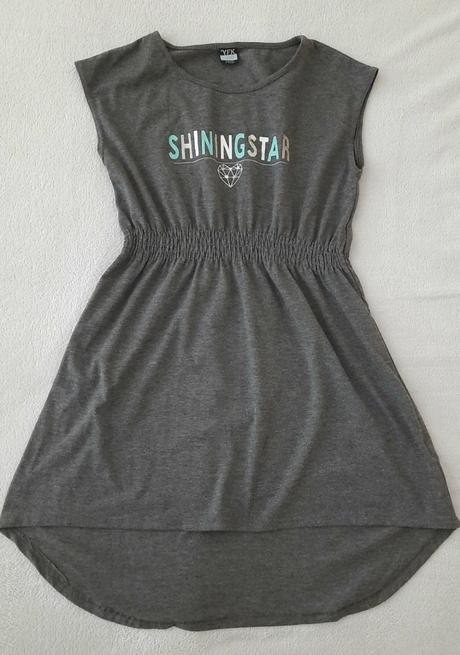 Šaty šedé 134-140 a neónové 146-152, 140–152