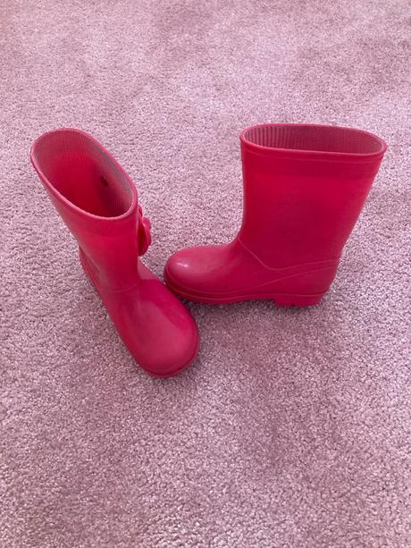 Gumáky s kvetinkami, 25