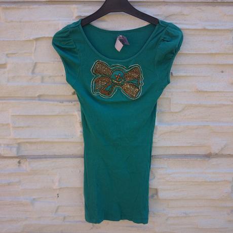 Zelené tričko s ozdobou, s