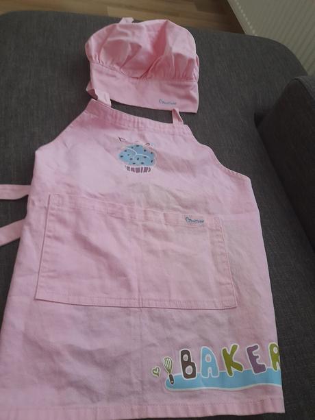 Zástera a kuchárska čiapka pre dievčatko, cca 128,