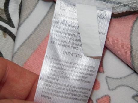 Velmi pekne šaty, 36