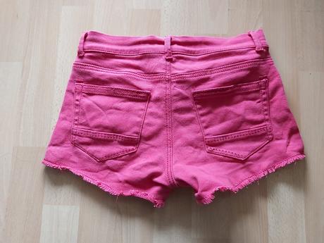 Červené šortky., gate,34