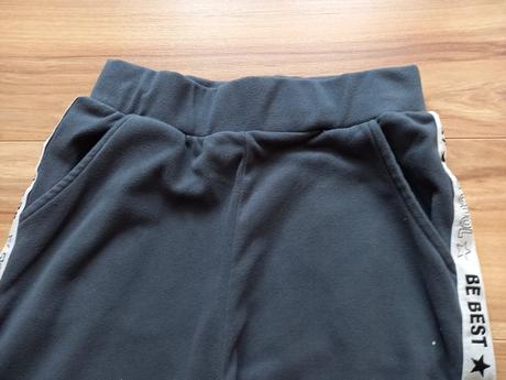 Teplé tepláky, 146