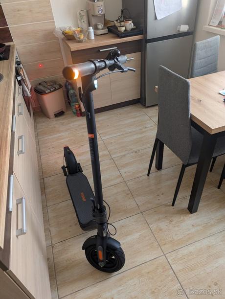 Elektricka kolobezka ninebot f2 kickscooter, 