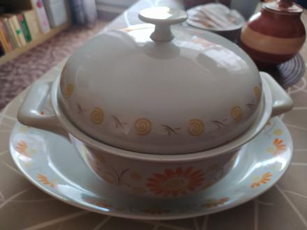 Polievková misa a tacka,