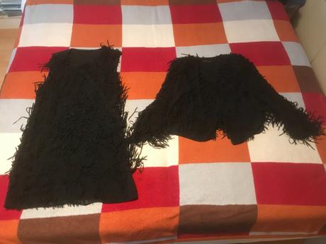 Suprava-šaty a sako so strapcami,vel. s,zn.guess, guess,s