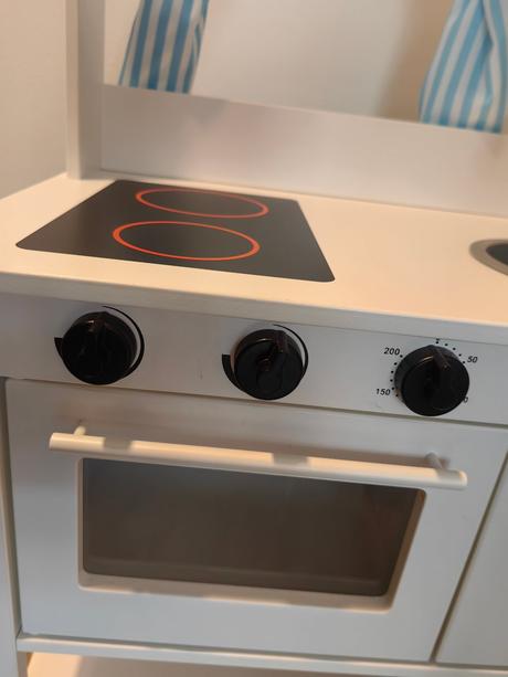 Drevená kuchynka ikea, top stav,