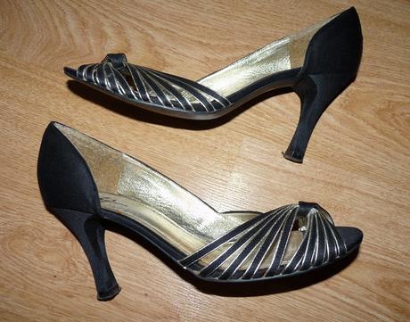 Saténové čierno-zlaté, baťa,39