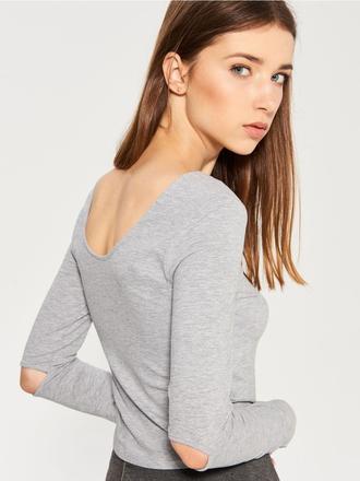 Skvelé tričko s trendy otvormi na lakťoch , s