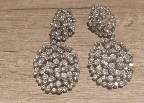 Štrasove náušnice, 