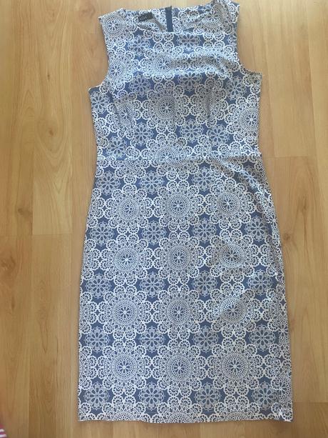 Kvetované šaty, 38