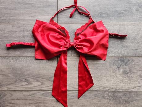 Červená podprsenka s mašľou, m