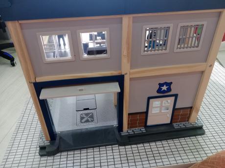 Policajná stanica drevená, 