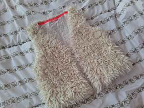 Krémová vesticka, hema,110