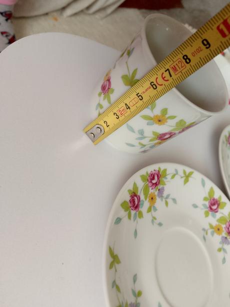 Popolník, šálky s podšálkami, 