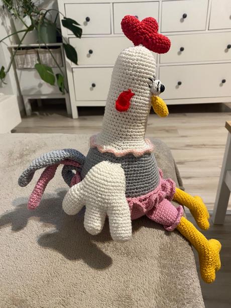 Krásna ručne háčkovaná sliepka 40 cm vysoká,